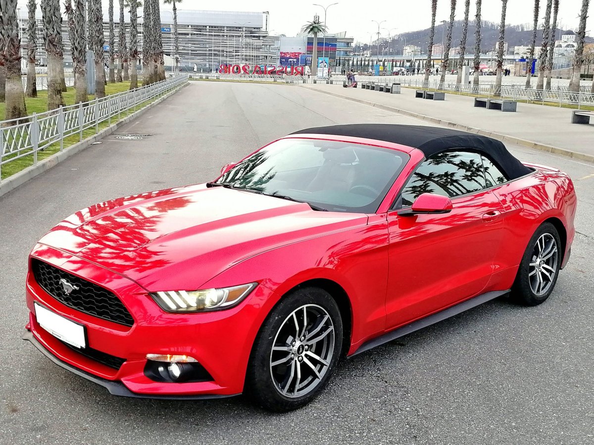 Ford Mustang v 2004 красный