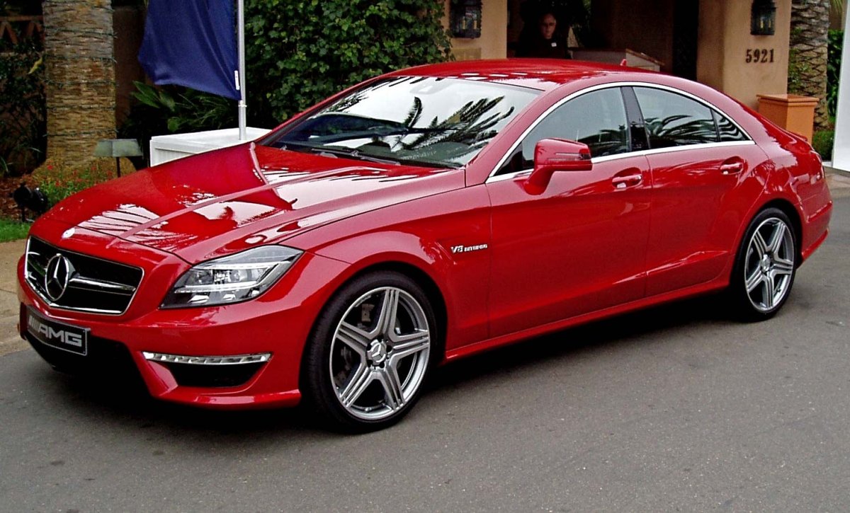 Mercedes CLS 63 красный