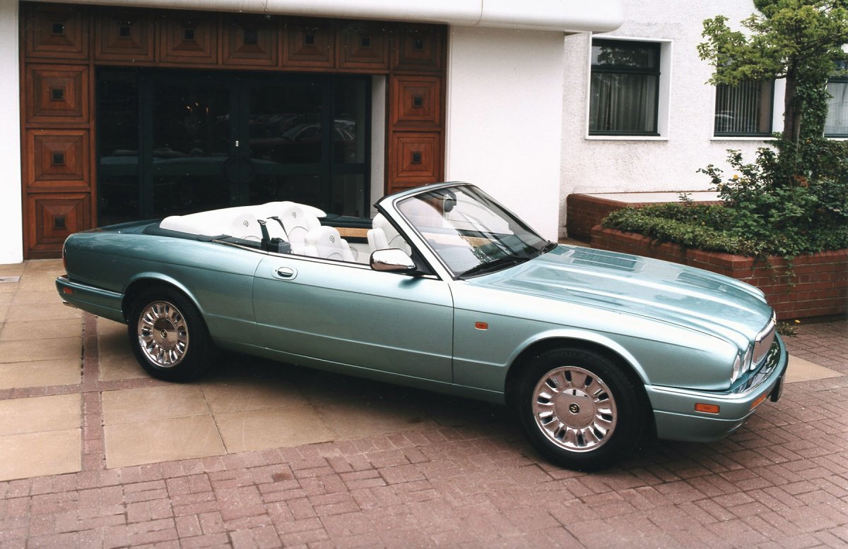 Daimler x300 Double Six, 1996 характеристики