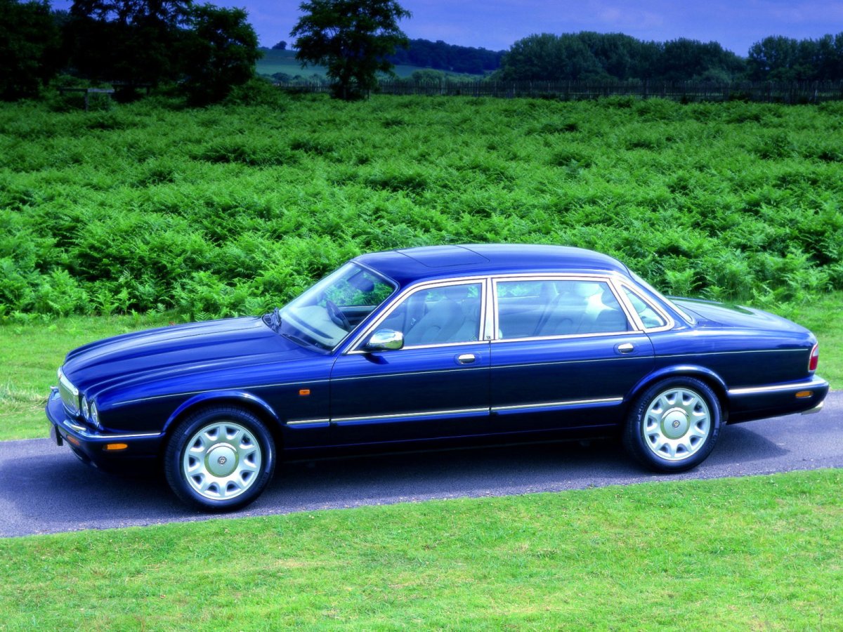 Jaguar Daimler super v8