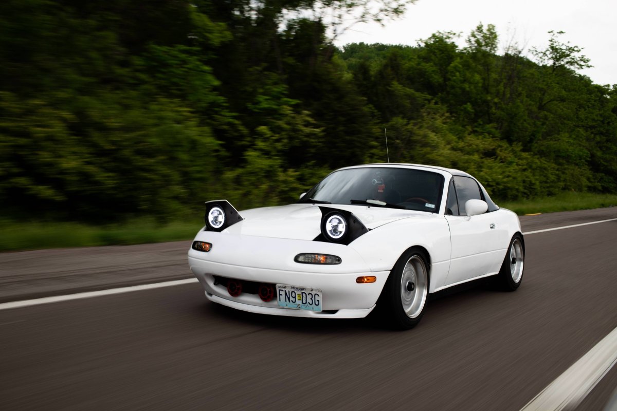 Mazda Miata mx5 белая