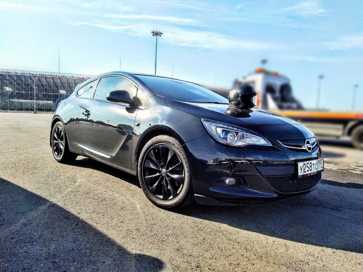 Opel Astra j GTC С люком