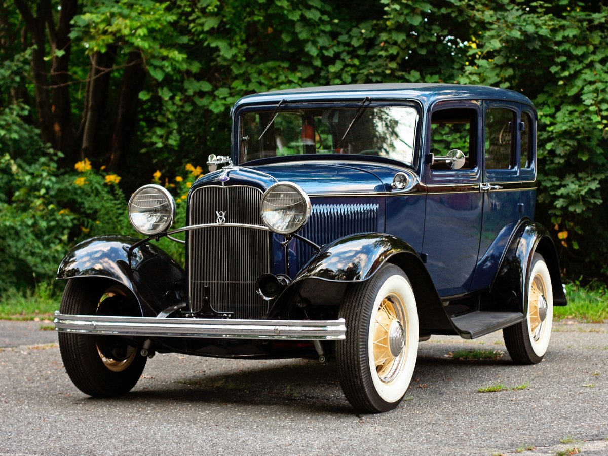 Ford v8 Deluxe Fordor sedan