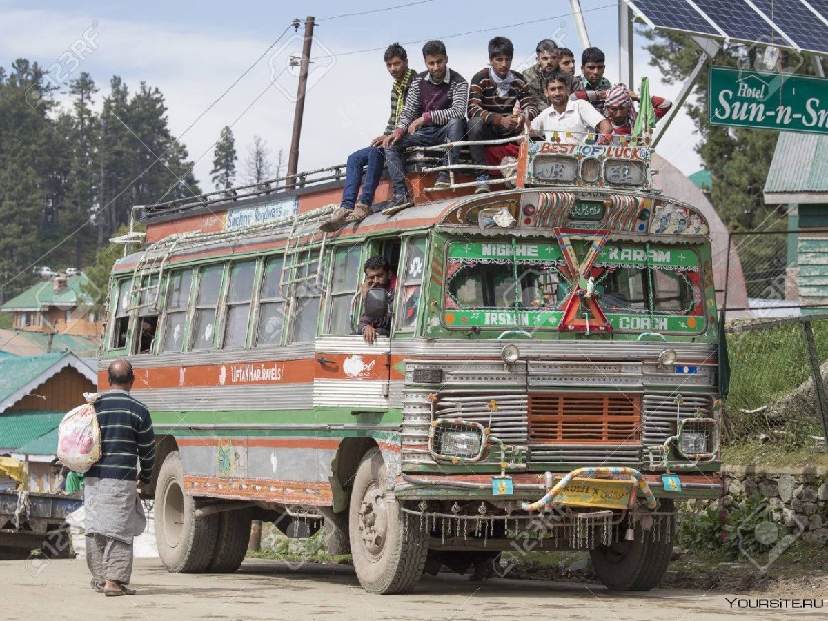 Автобус в Индии битком