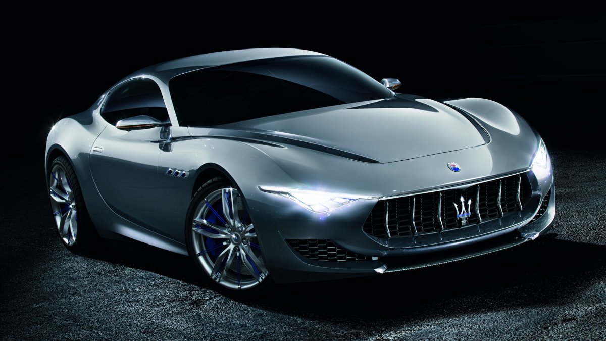 Машина Maserati Alfieri