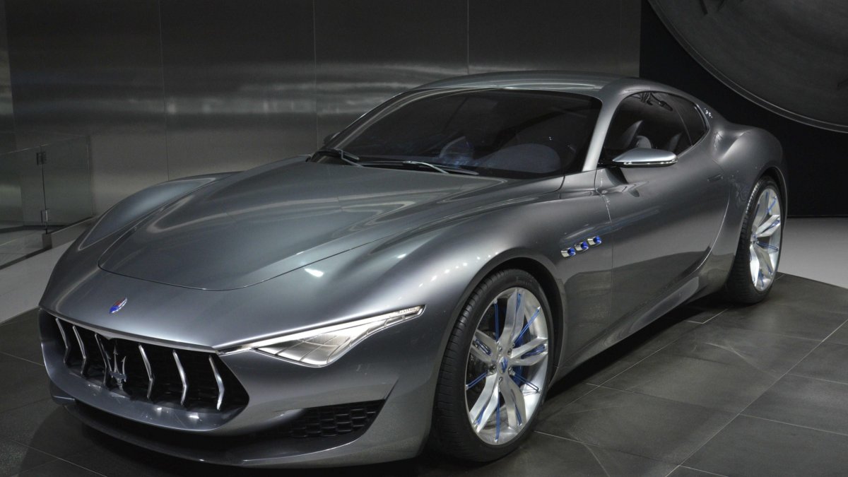 Машина Maserati Alfieri