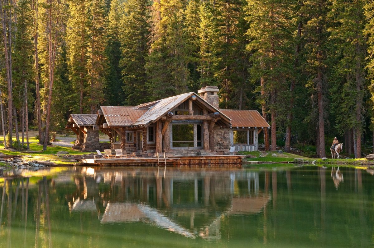 Дом около озера