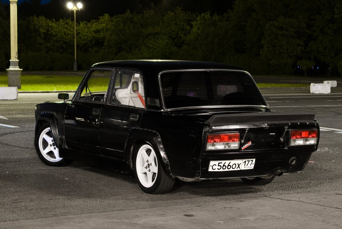 ВАЗ 2107 черная