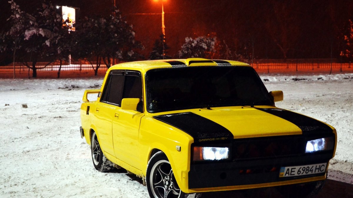 ВАЗ 2105 черная тюнинговая