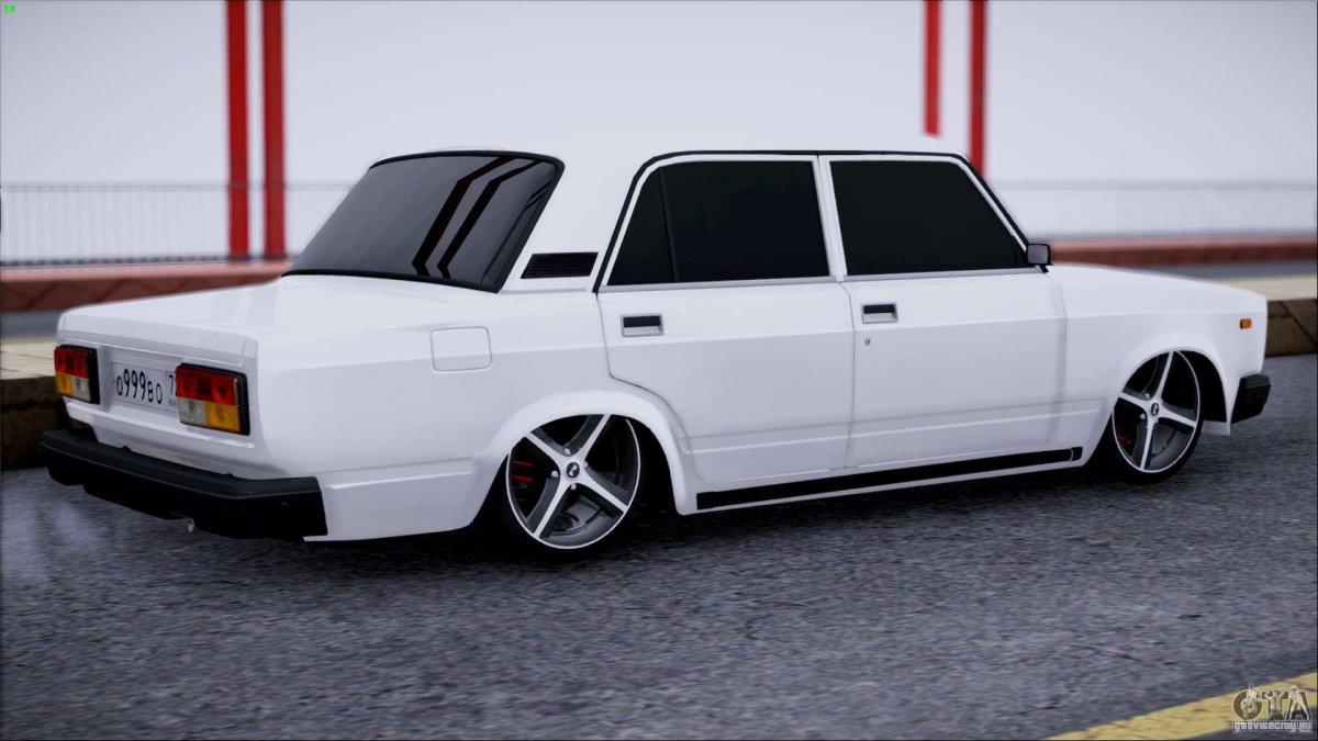 ВАЗ 2107 низкая белая