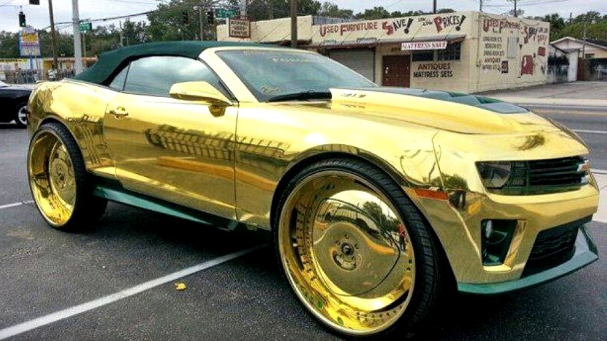 Chevrolet Camaro золотой
