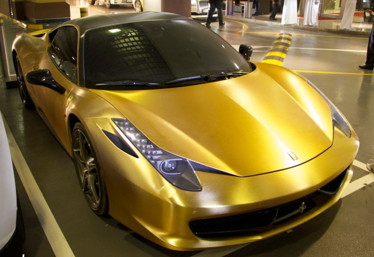 Золотой цвет машины
