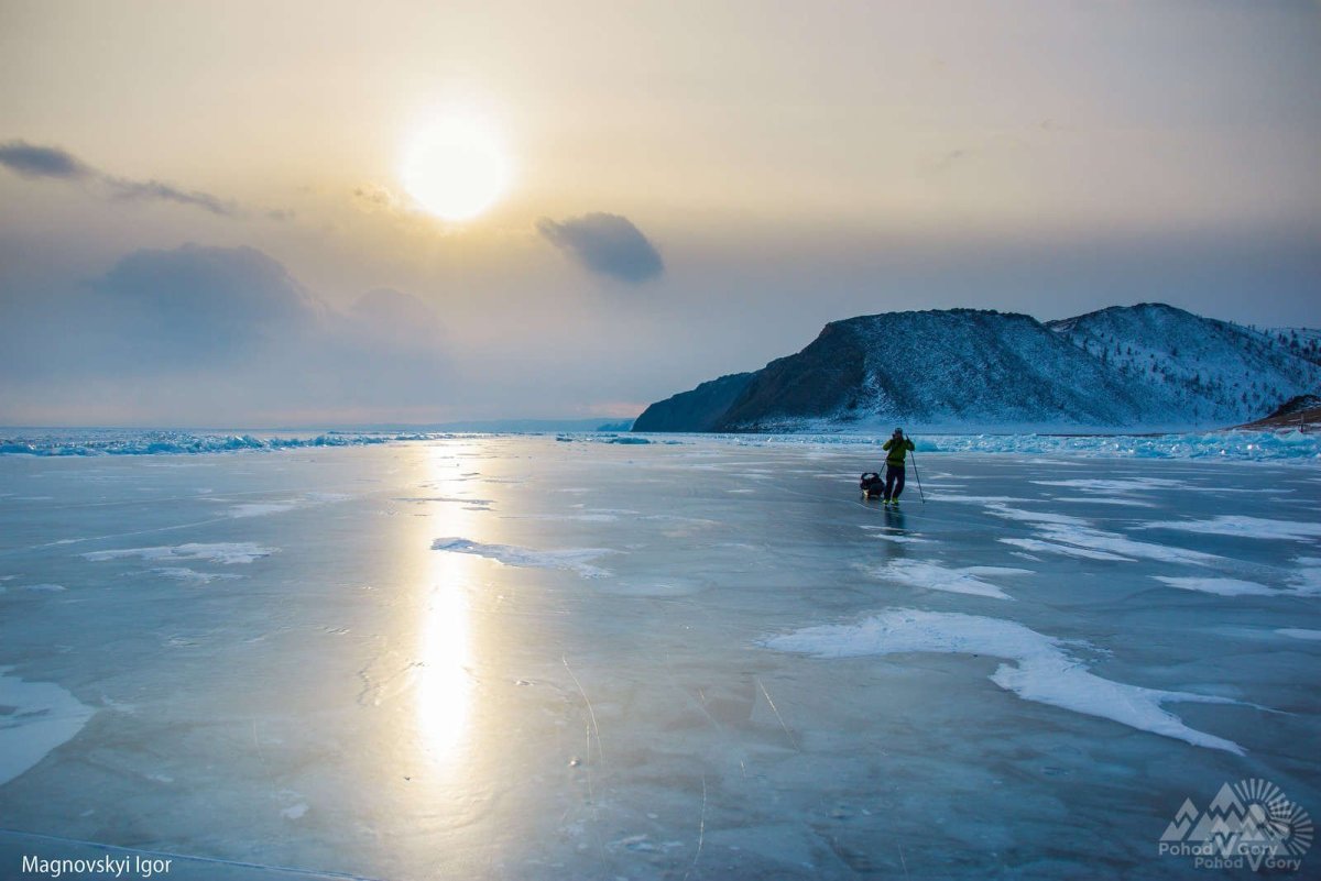 Красивый Байкал зимой на коньках