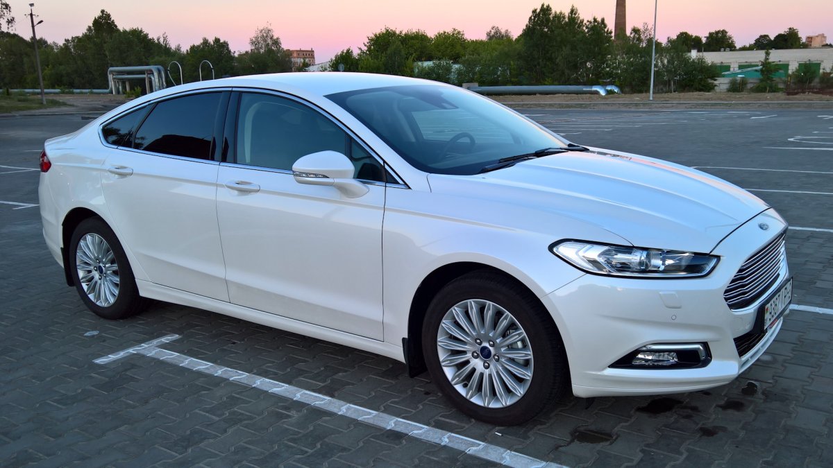Ford Mondeo белый