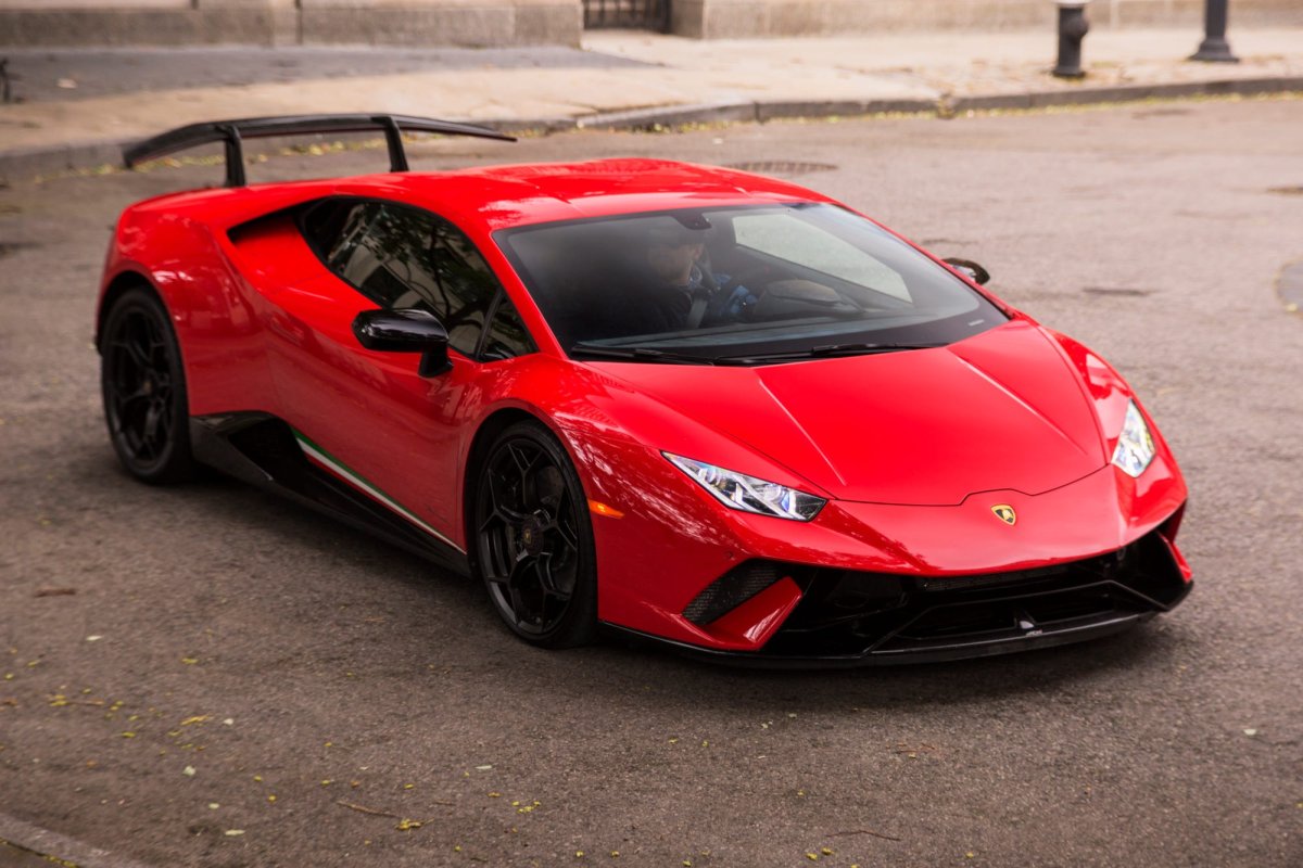 Lamborghini Huracan Performante красный