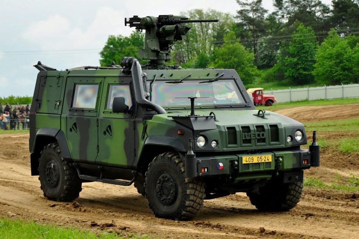 Бронеавтомобиль Iveco LMV