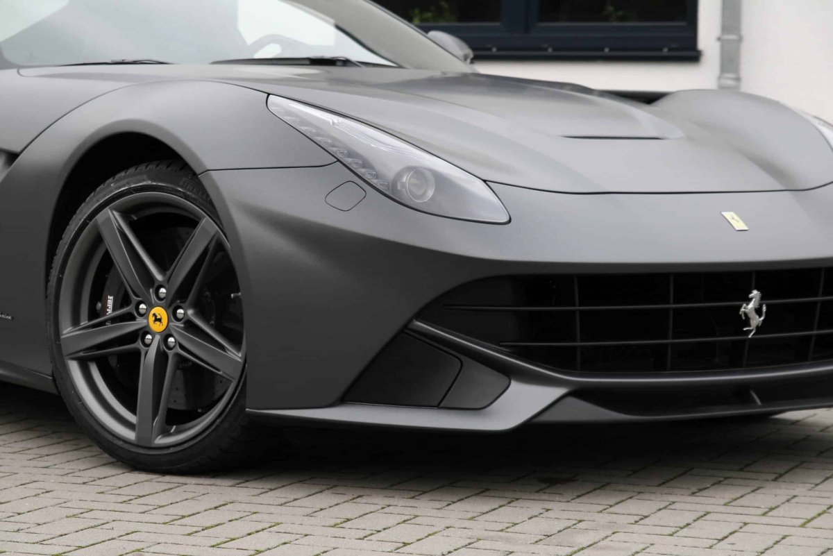 Ferrari f12 Berlinetta серая