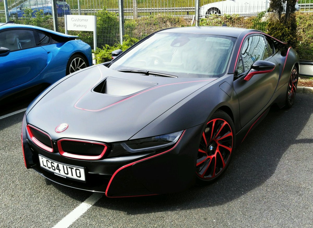 BMW i8 черная