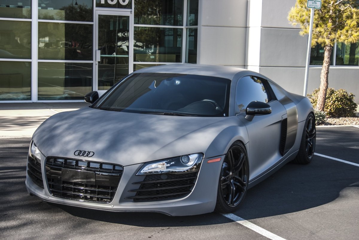 Чёрная Ауди р8 Audi r8