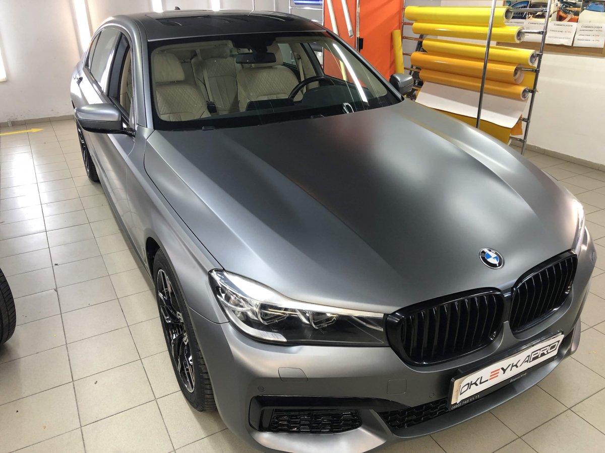 BMW 7 серый матовый
