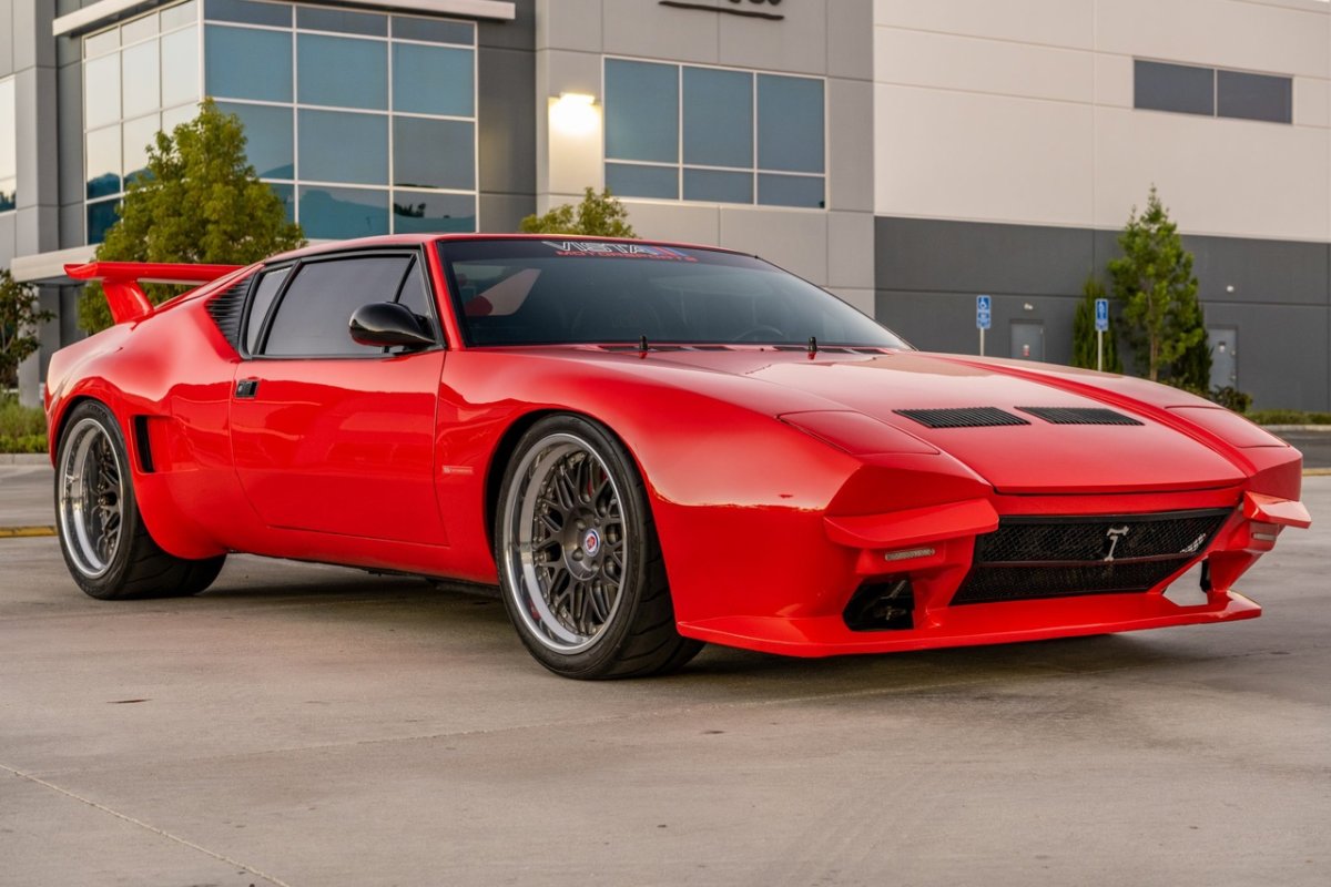 Римейк а-102 de Tomaso Pantera