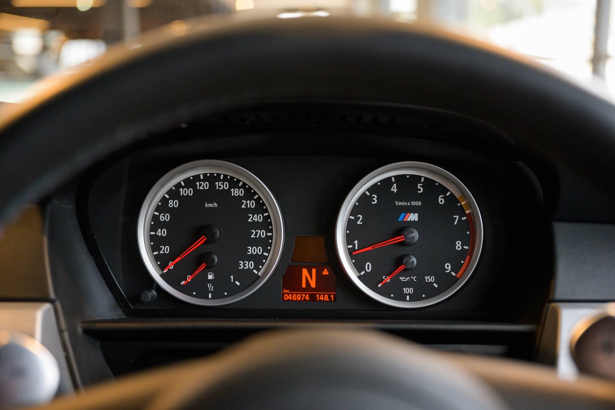 BMW m5 e60 приборка
