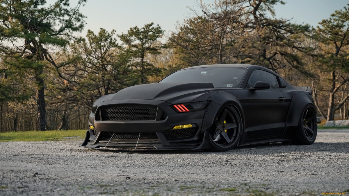 Ford Mustang 2015 черный матовый