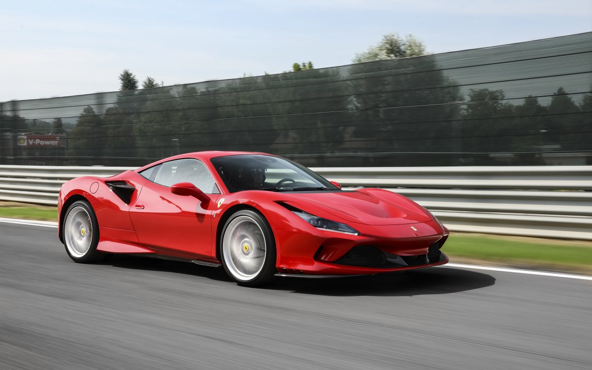 Новая Ferrari f8