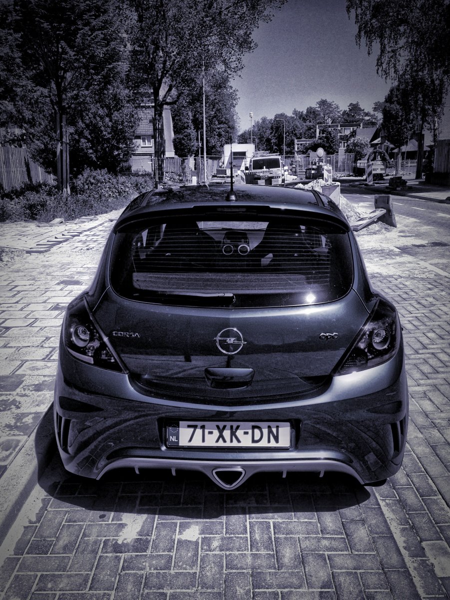 Opel Corsa OPC черная