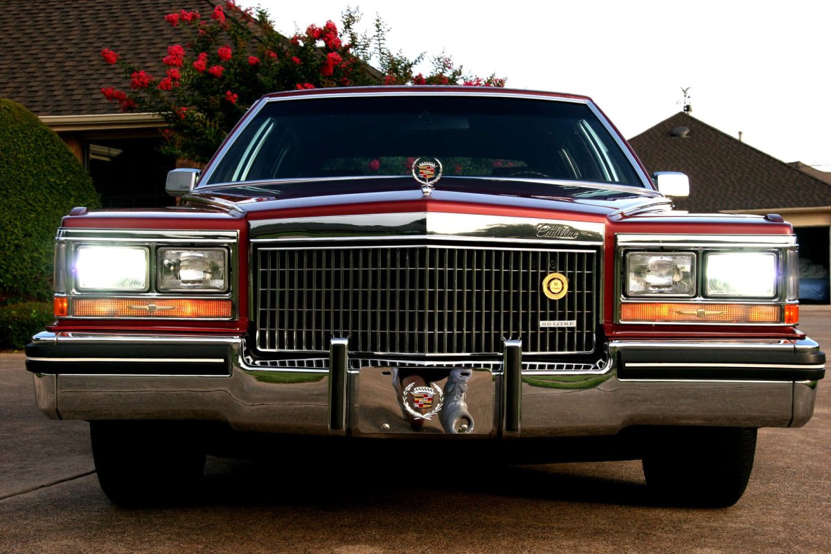 Cadillac Fleetwood Brougham обои