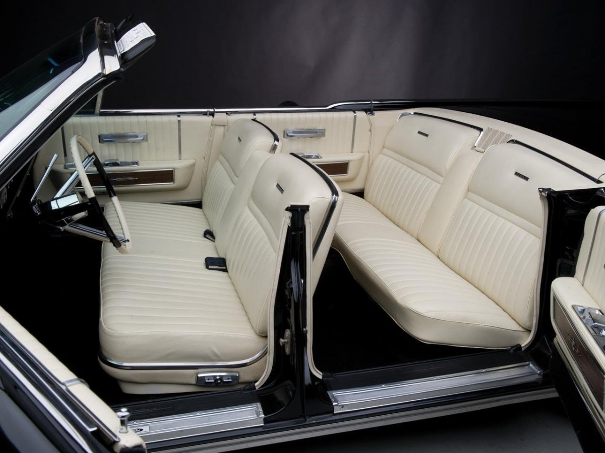 Lincoln Continental 1965 салон
