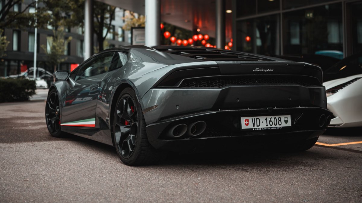 Lamborghini Huracan 2014 черная сзади