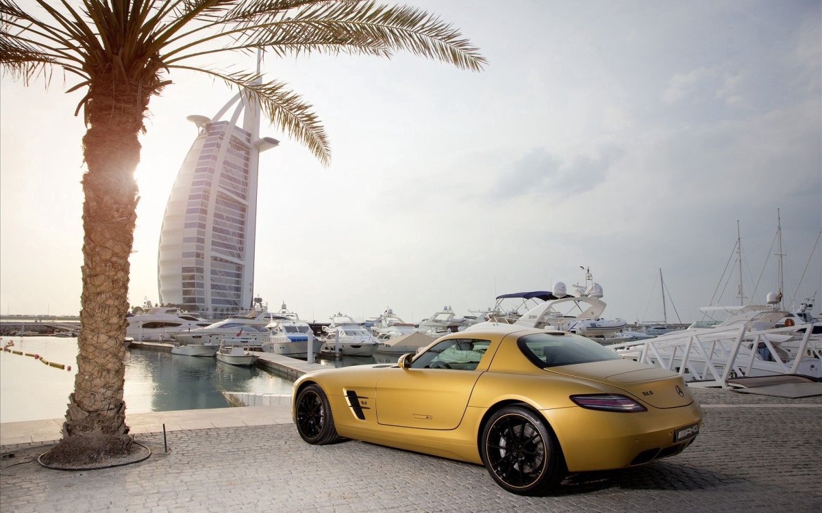 Mercedes SLS Dubai