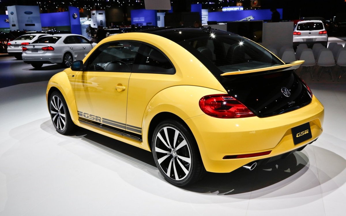 Volkswagen Жук желтый