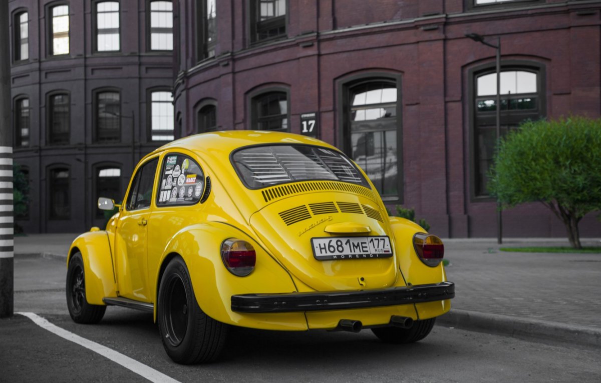 Volkswagen Жук желтый