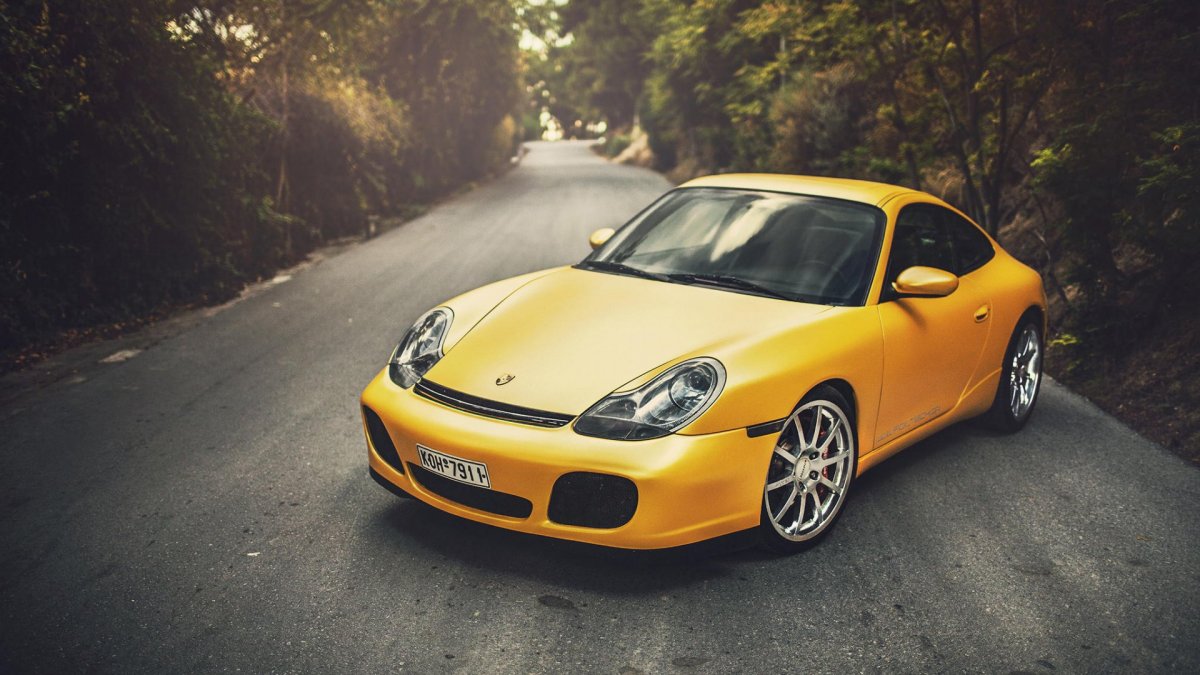 Porsche 996 желтый