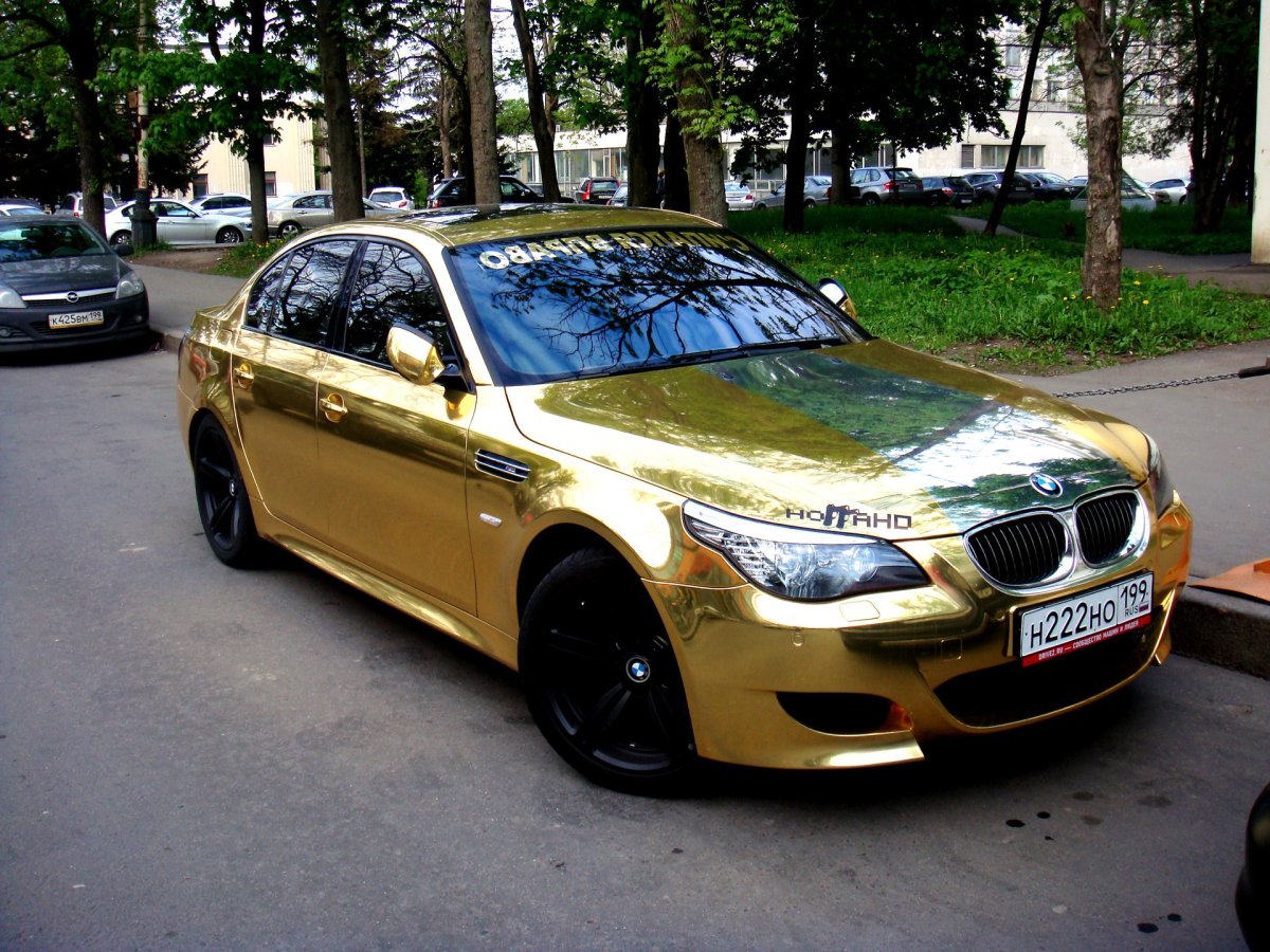 BMW m5 Gold