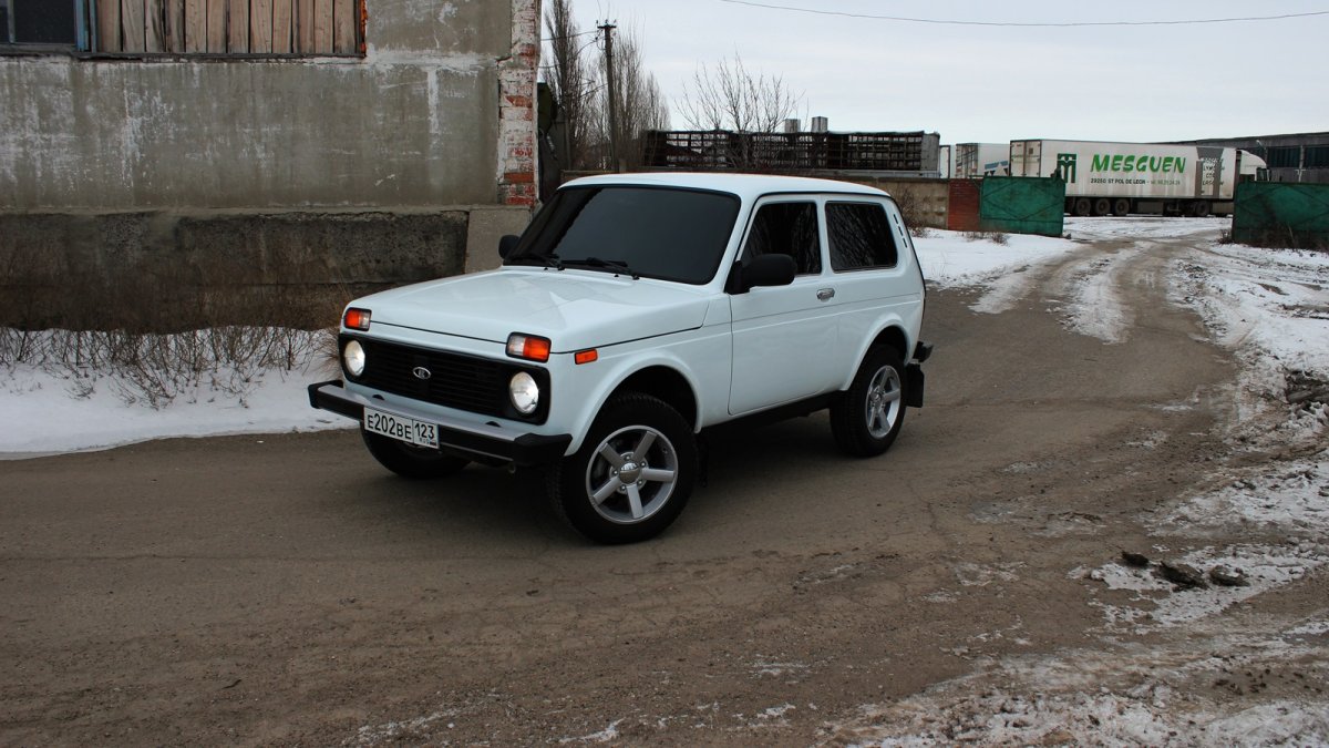 Нива 2009 белая