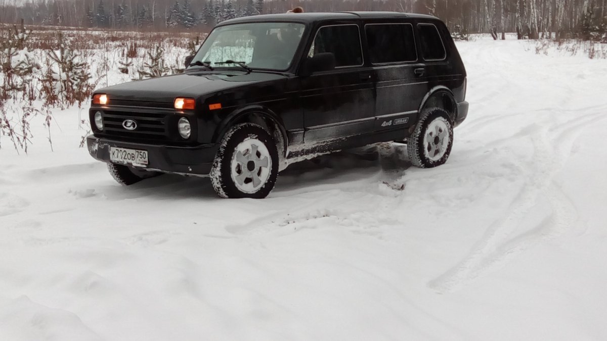Нива 2131 Блэк эдишн
