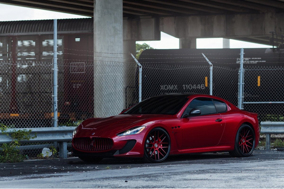 Maserati GRANTURISMO красный