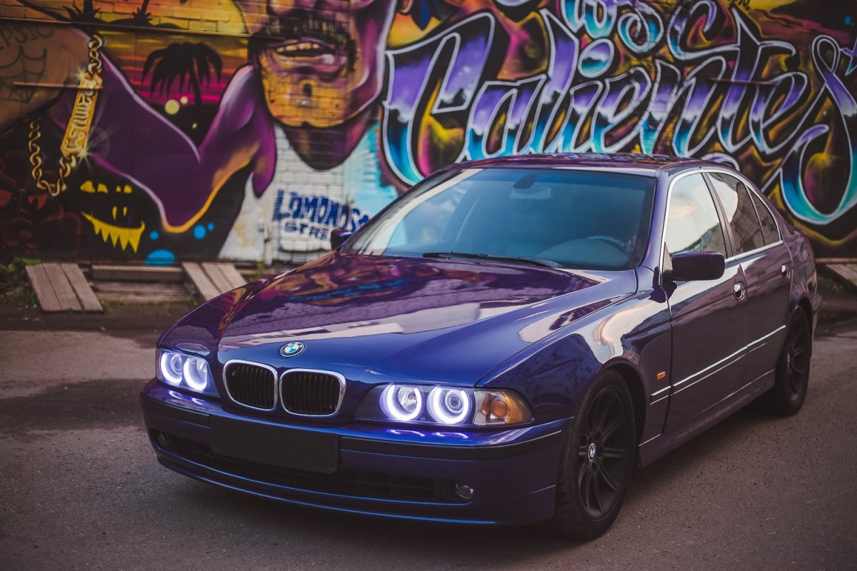 Темно фиолетовый BMW e38
