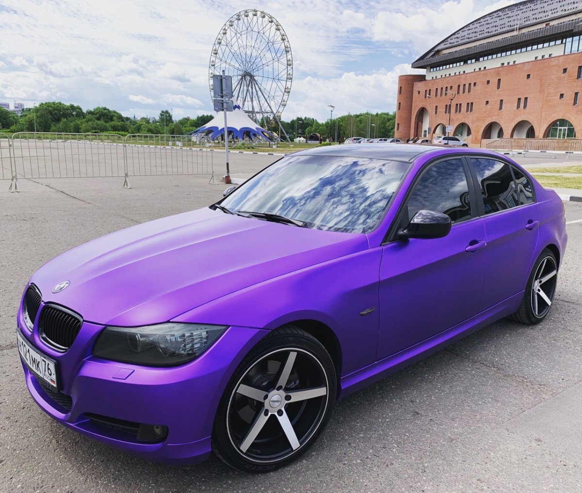 BMW фиолетовая матовая
