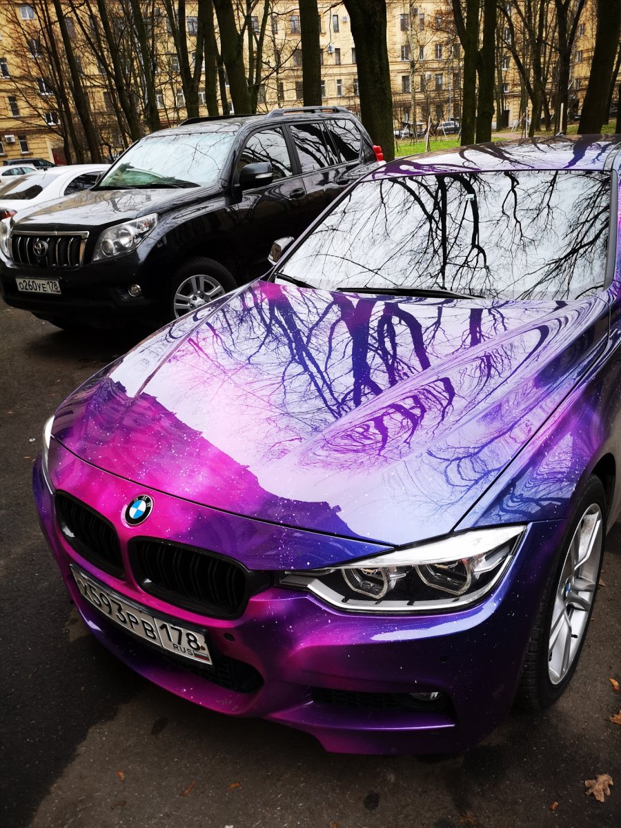 BMW f30 в фиолетовой пленке