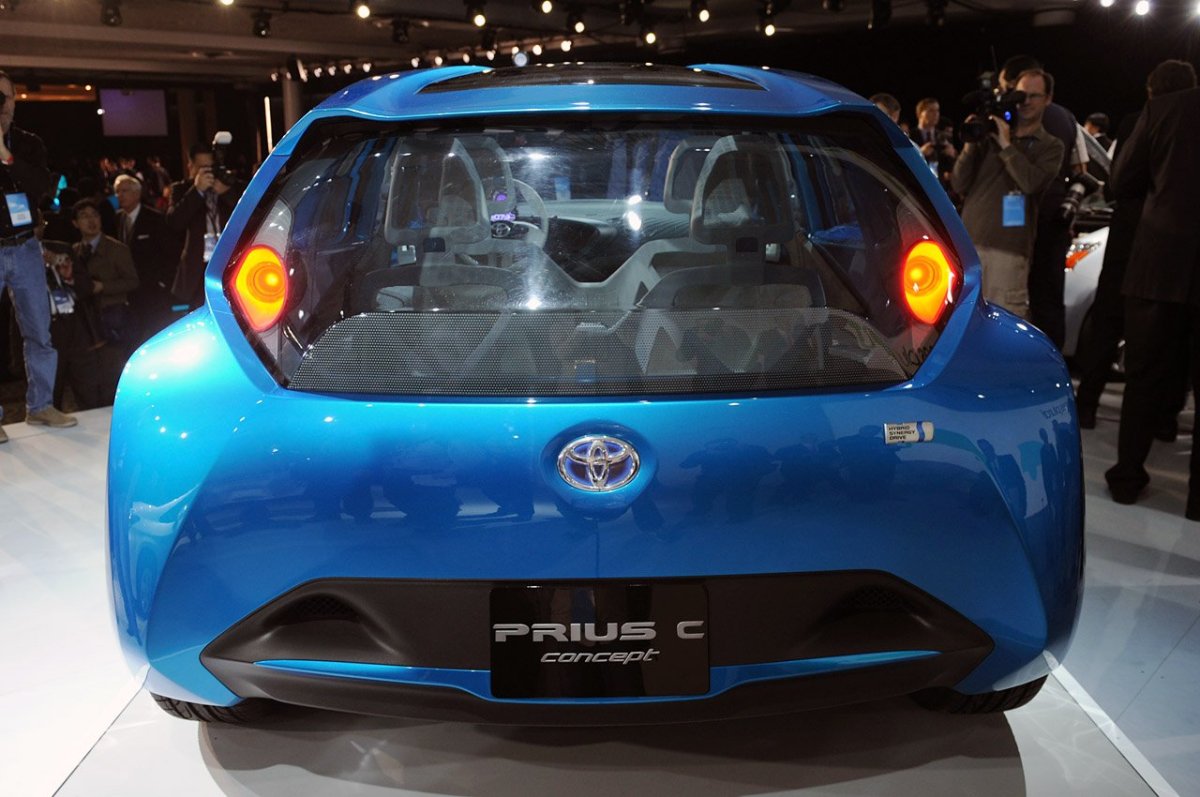 Toyota Prius c 2014 engine