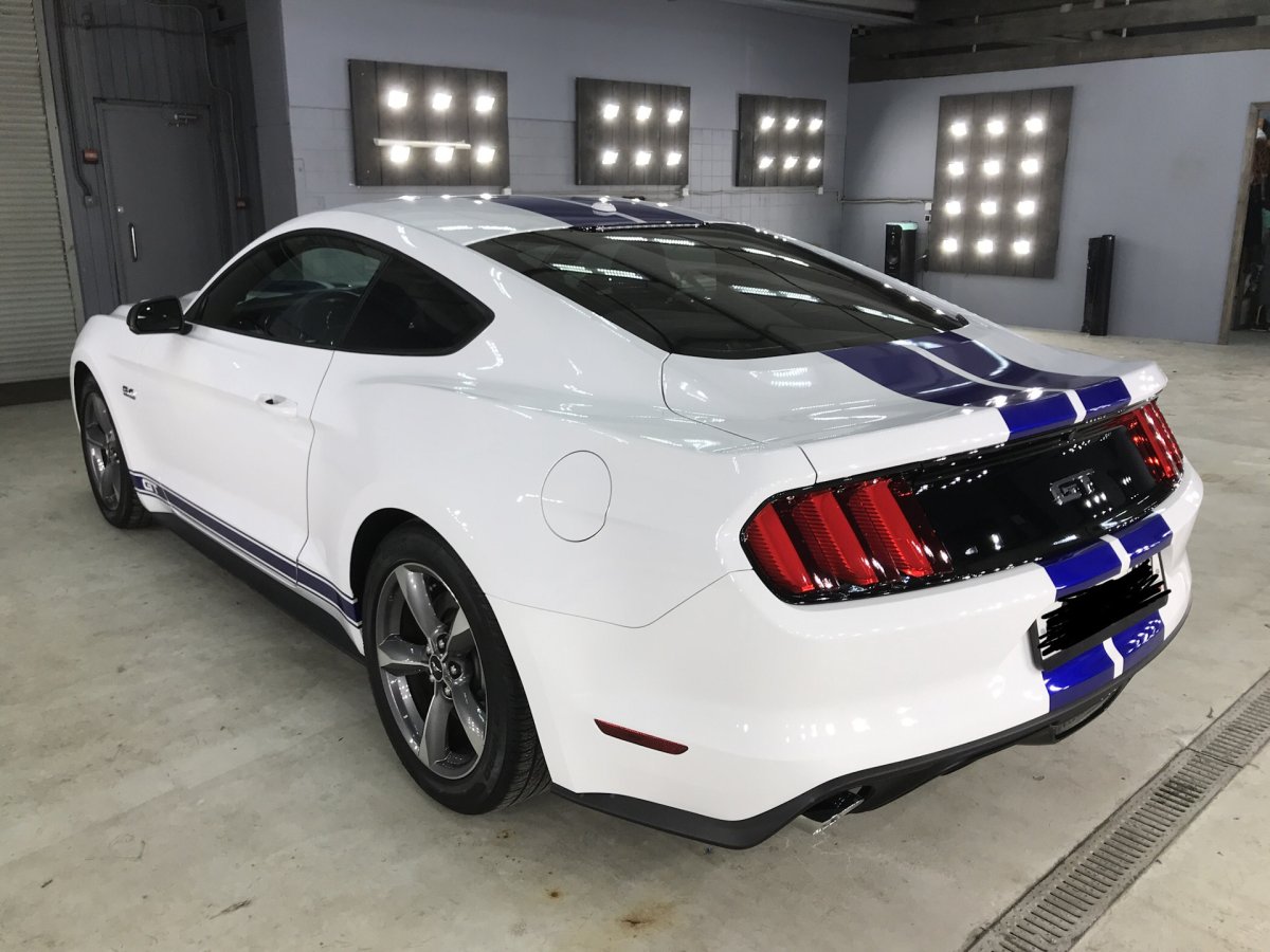 Ford Mustang gt 2015 белая