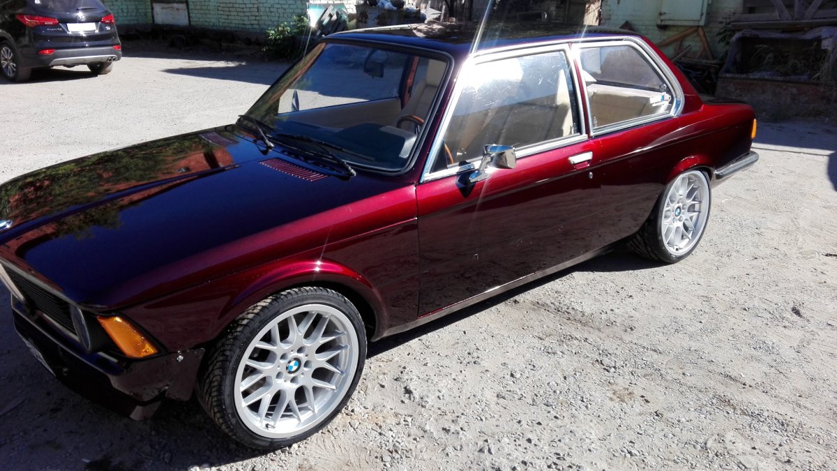 BMW e28 Candy Red