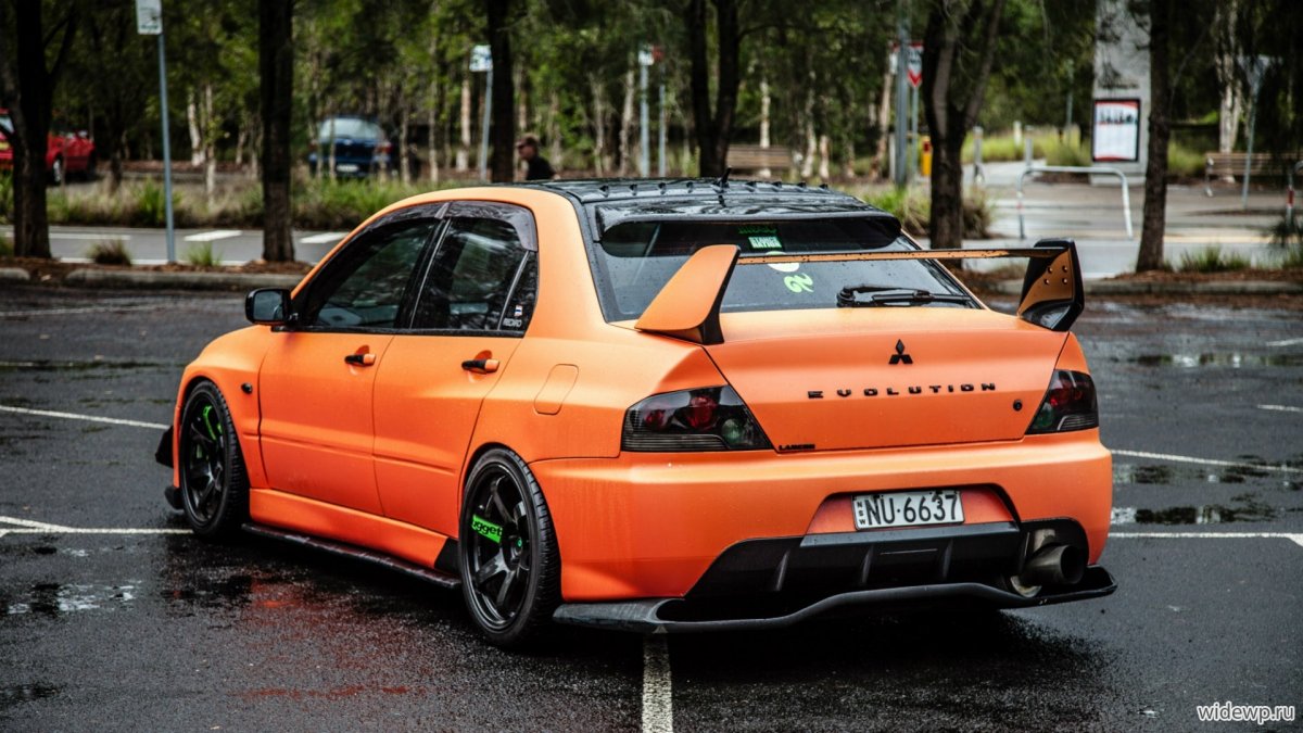 Mitsubishi Lancer Evolution 9 оранжевый