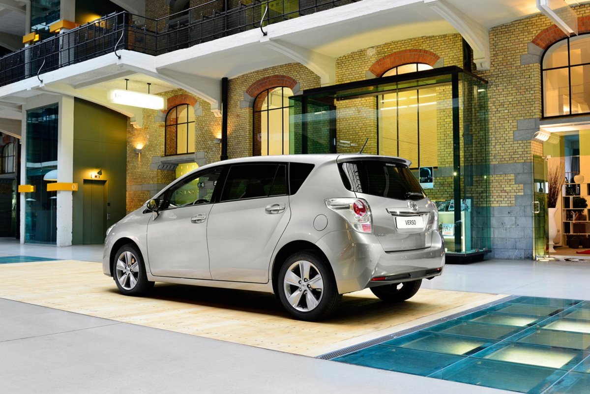 Тойота Модельный ряд версо