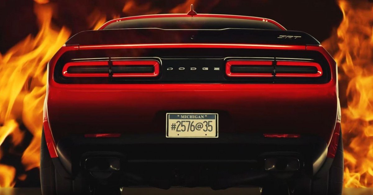 Dodge Challenger Demon сзади