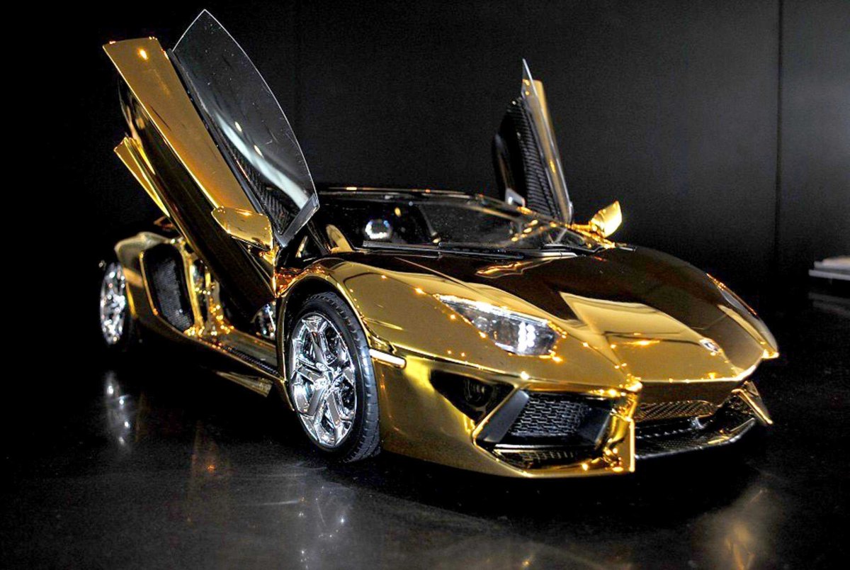 Lamborghini Aventador lp700-4 Золотая